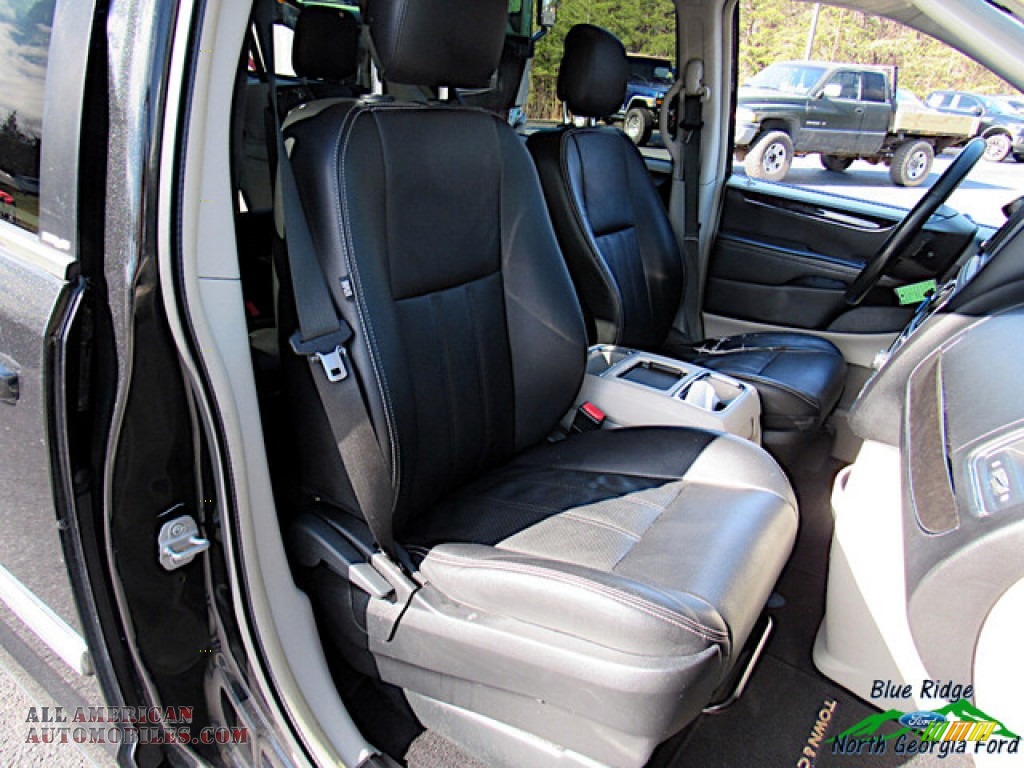 2012 Town & Country Touring - Brilliant Black Crystal Pearl / Black/Light Graystone photo #12