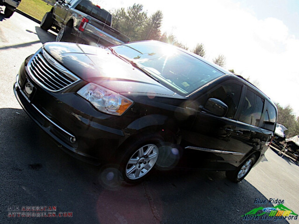 2012 Town & Country Touring - Brilliant Black Crystal Pearl / Black/Light Graystone photo #25