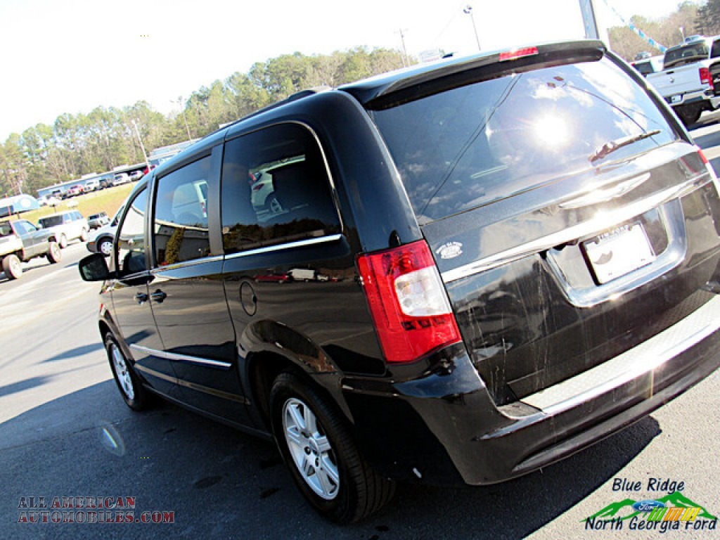2012 Town & Country Touring - Brilliant Black Crystal Pearl / Black/Light Graystone photo #28