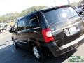 Chrysler Town & Country Touring Brilliant Black Crystal Pearl photo #28