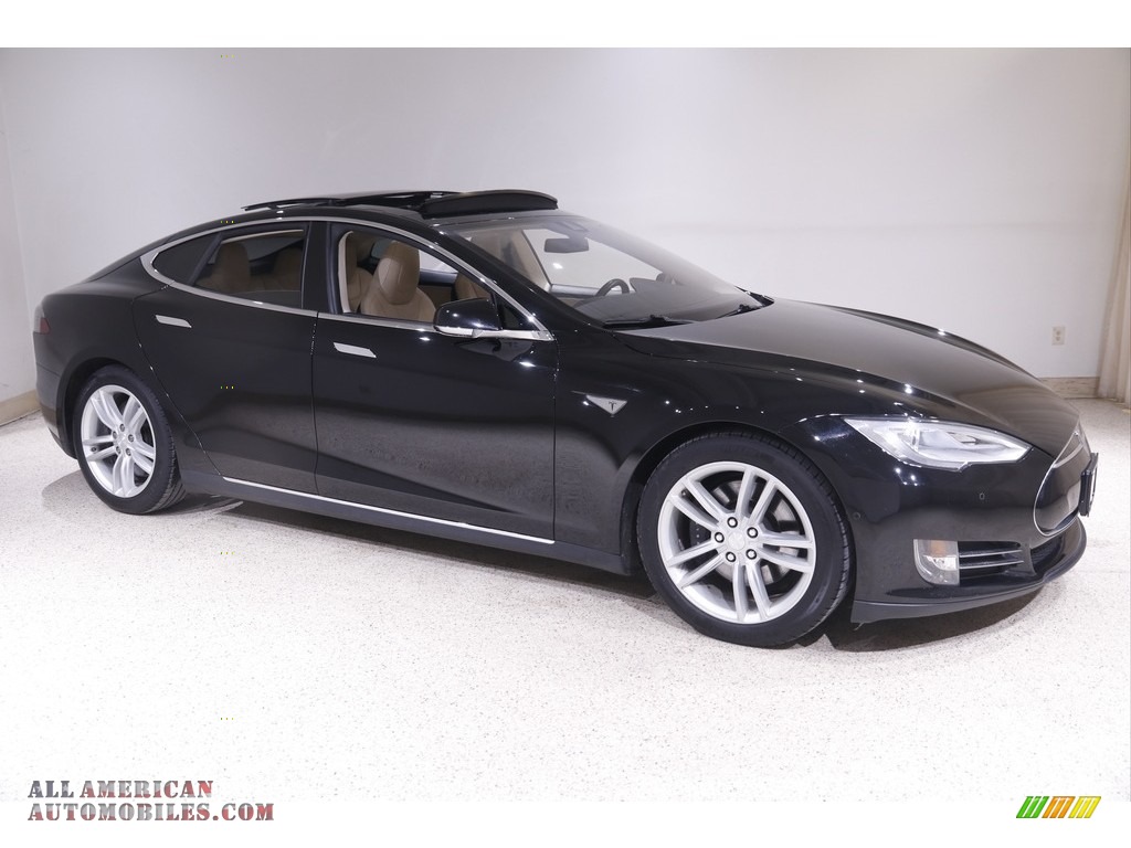 Solid Black / Tan Tesla Model S 85D