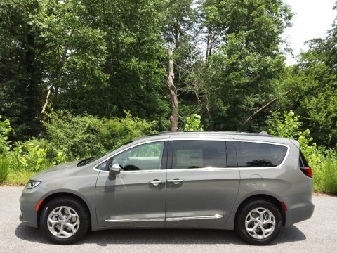 Ceramic Gray 2022 Chrysler Pacifica Limited AWD