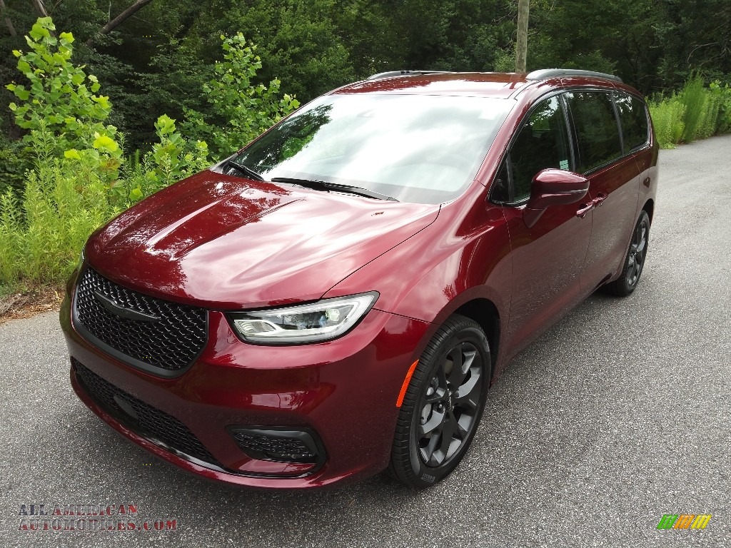 2022 Pacifica Touring L AWD - Velvet Red Pearl / Black photo #2