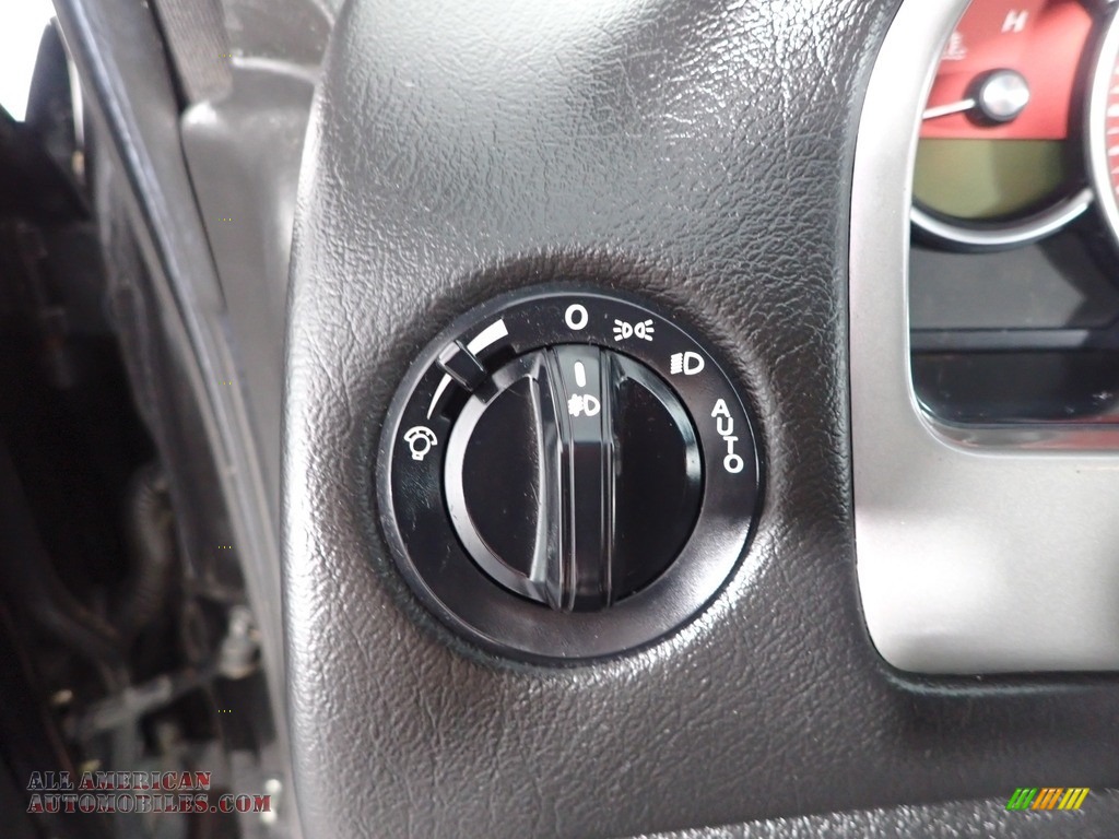 2006 GTO Coupe - Phantom Black Metallic / Black photo #12