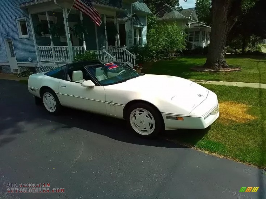 White / White Chevrolet Corvette Coupe