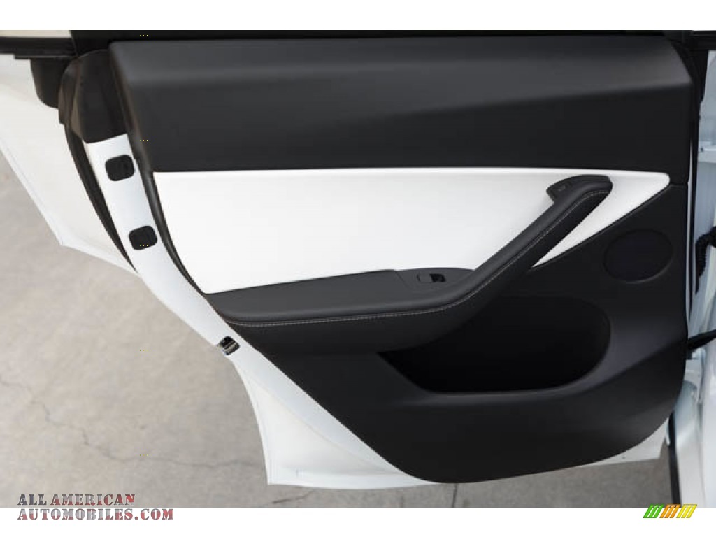 2022 Model Y Performance AWD - Pearl White Multi-Coat / White/Black photo #29
