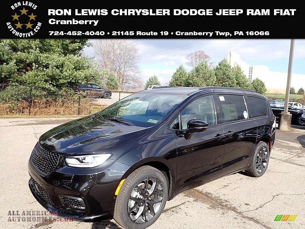 Brilliant Black Crystal Pearl / Black Chrysler Pacifica Touring L AWD