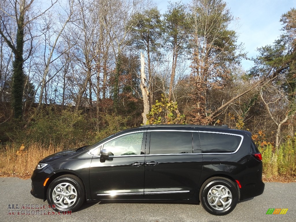 Brilliant Black Crystal Pearl / Black/Alloy Chrysler Pacifica Limited AWD
