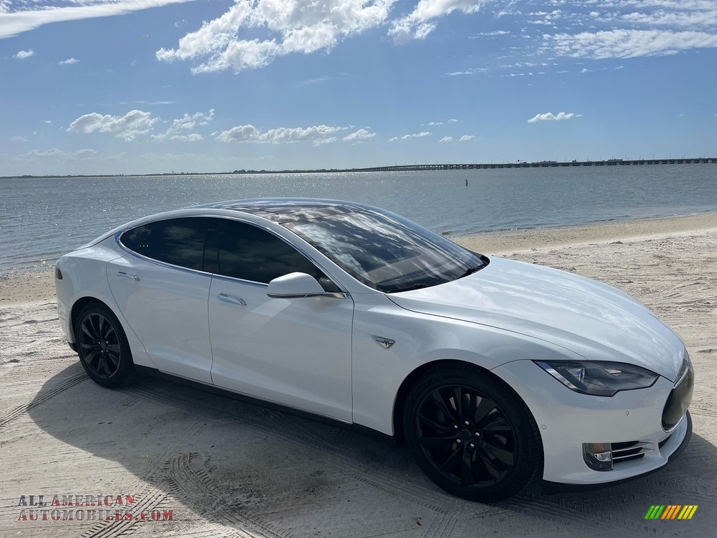 Solid White / Tan Tesla Model S 85D