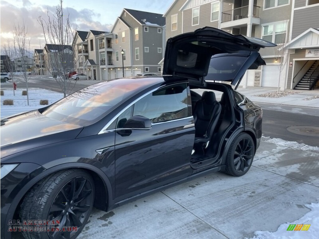 Solid Black / Black Tesla Model X 75D