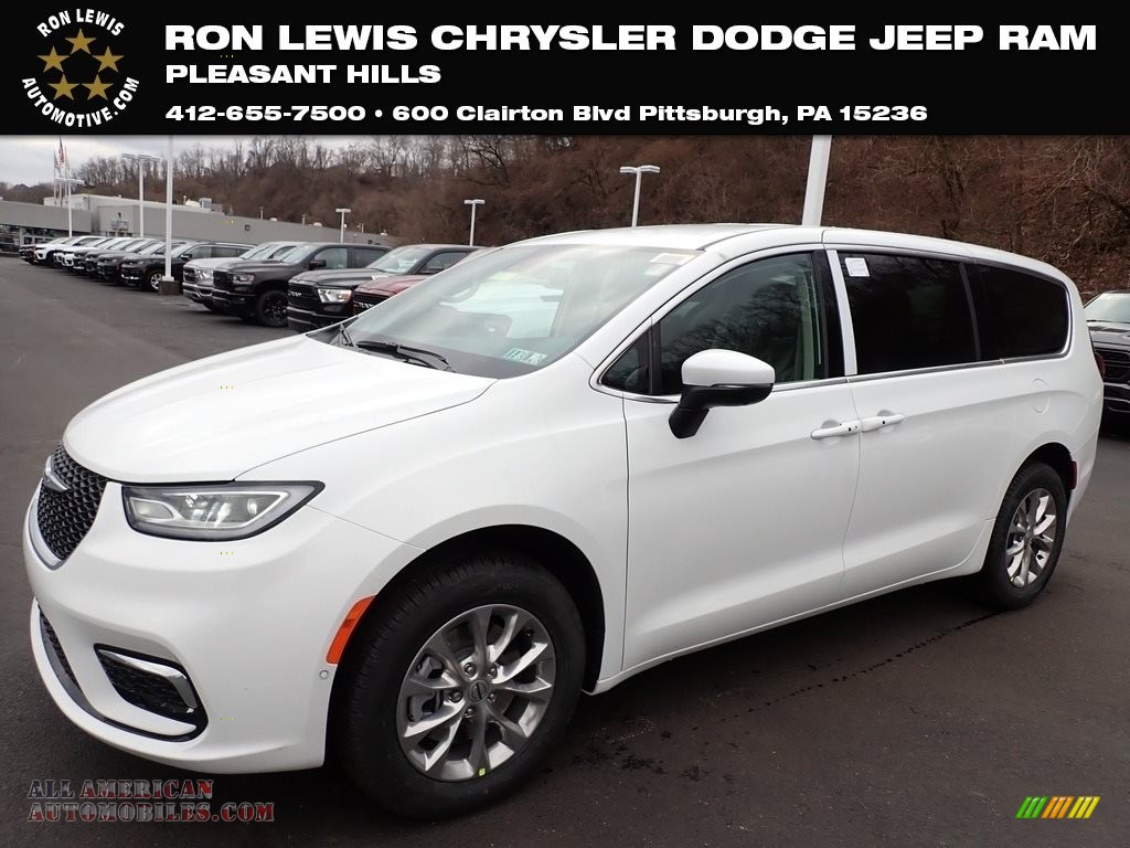 Bright White / Black/Alloy Chrysler Pacifica Touring L AWD
