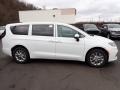 Chrysler Pacifica Touring L AWD Bright White photo #7