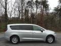Chrysler Pacifica Touring L Silver Mist photo #5