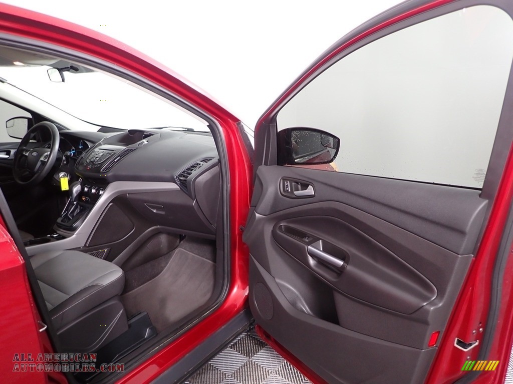 2016 Escape SE 4WD - Ruby Red Metallic / Charcoal Black photo #25
