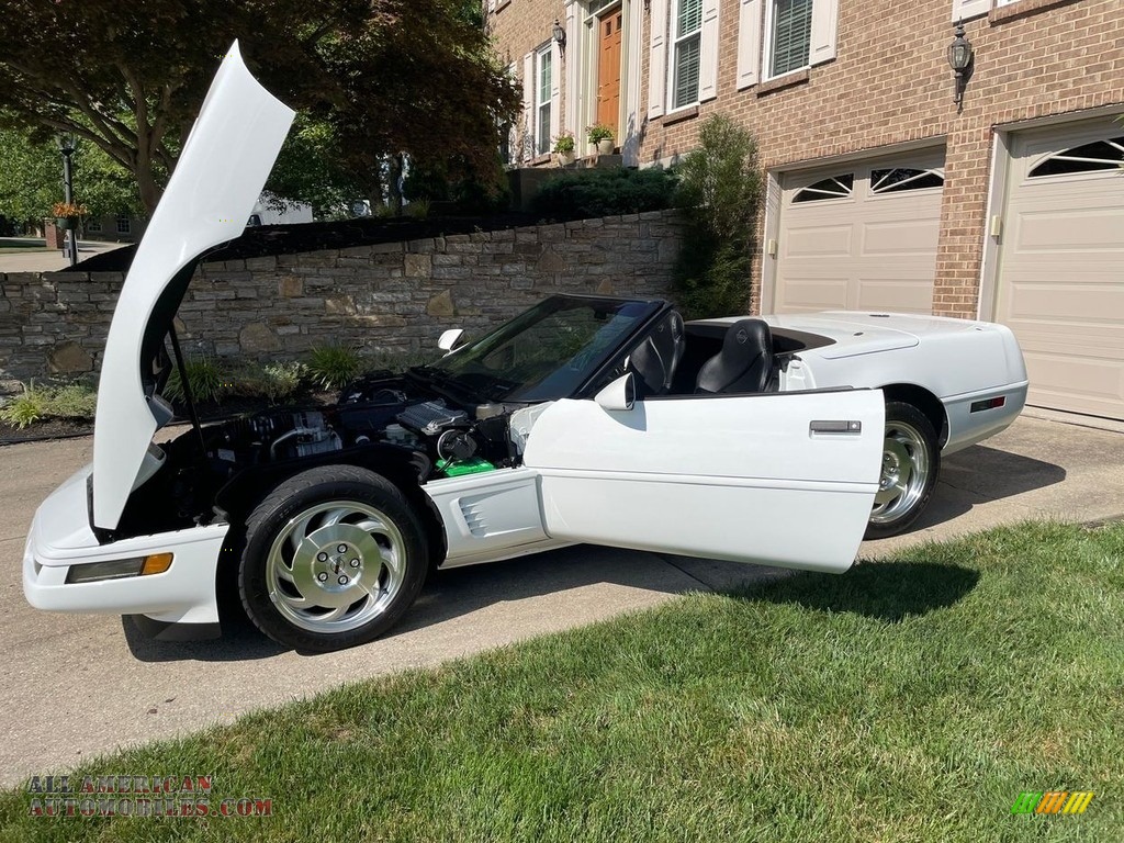 Arctic White / Black Chevrolet Corvette Convertible