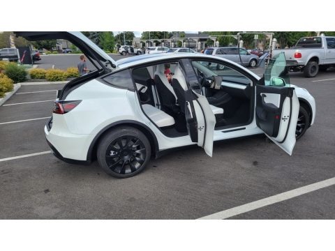 Pearl White Multi-Coat 2022 Tesla Model Y Long Range AWD