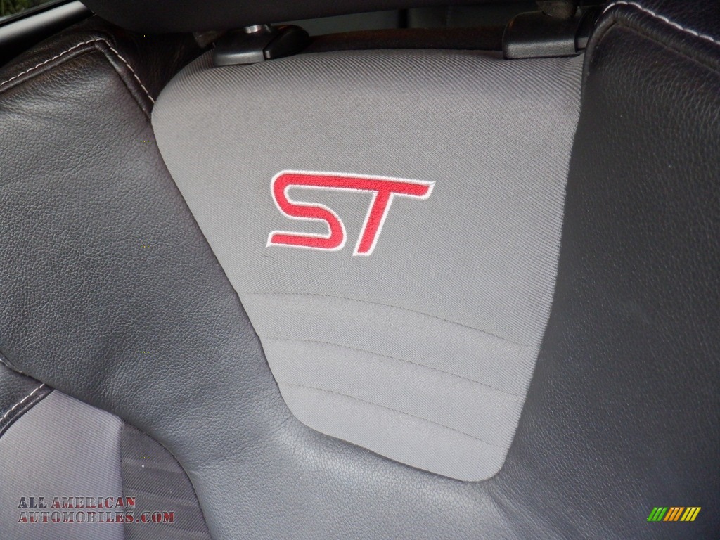 2017 Focus ST Hatch - Magnetic / Charcoal Black photo #8