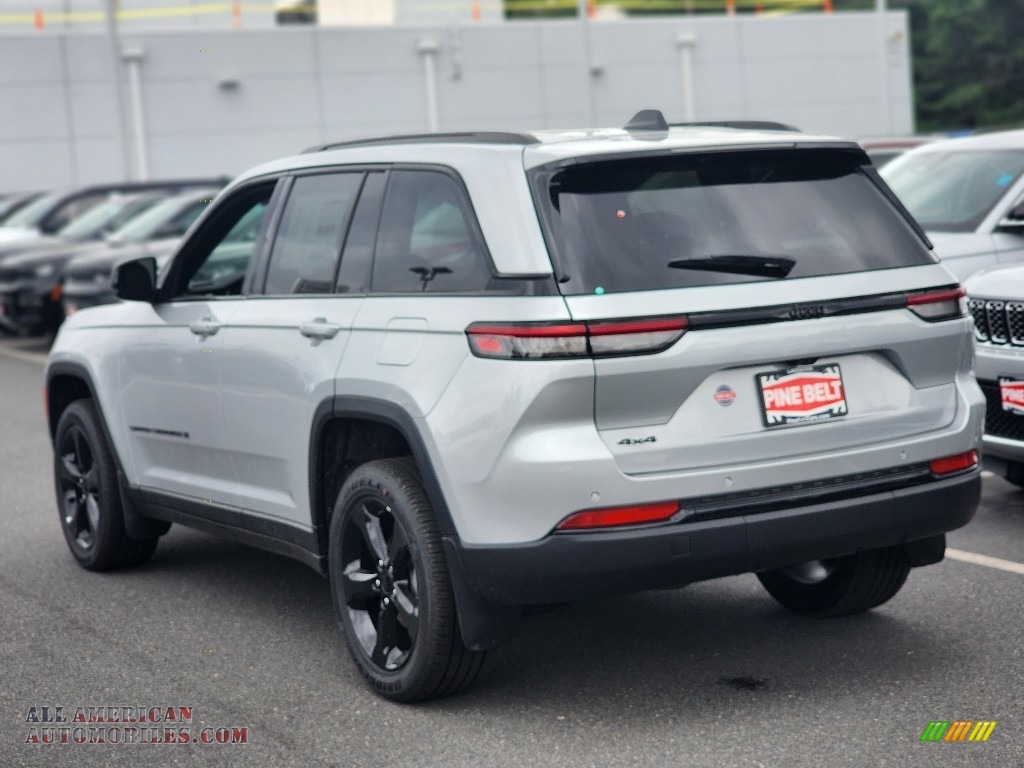 2023 Jeep Grand Cherokee Laredo 4x4 In Silver Zynith For Sale Photo 4