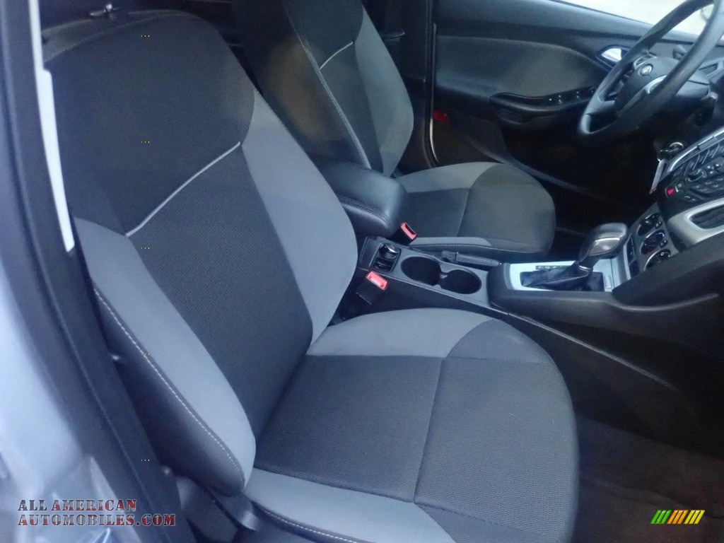 2014 Focus SE Sedan - Ingot Silver / Charcoal Black photo #10