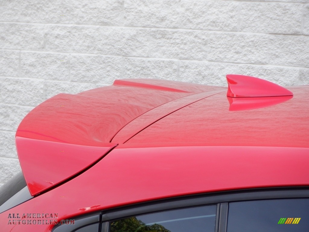 2019 Cruze LT Hatchback - Red Hot / Black photo #4