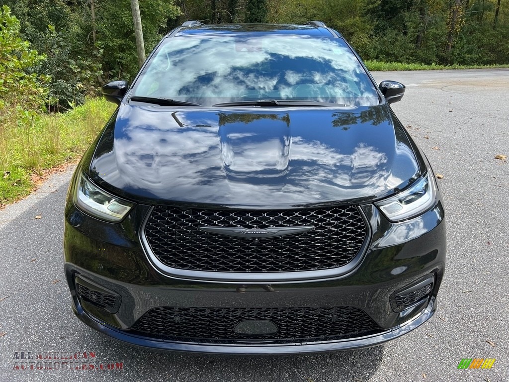2023 Pacifica Touring L S Appearance Package - Brilliant Black Crystal Pearl / Black photo #3