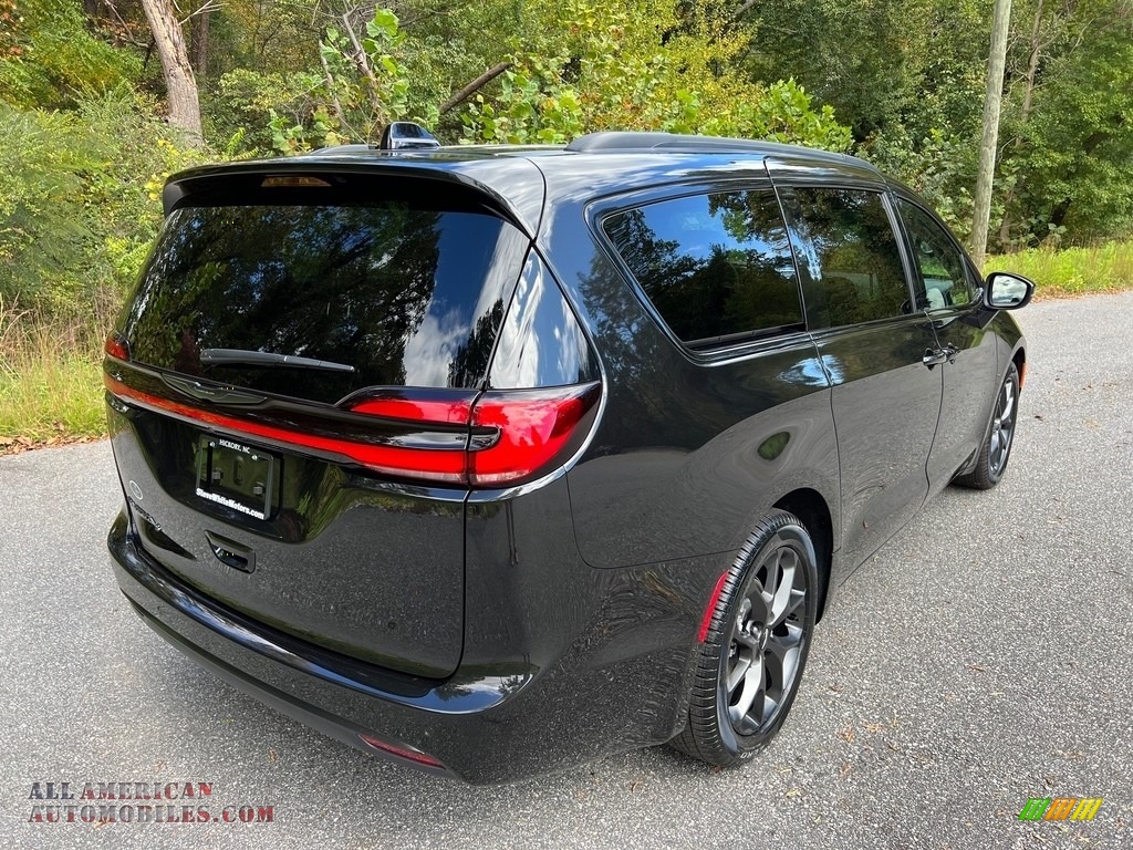 2023 Pacifica Touring L S Appearance Package - Brilliant Black Crystal Pearl / Black photo #6