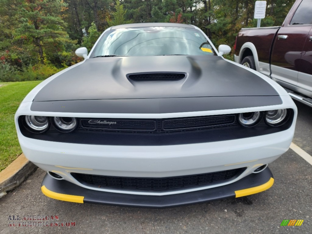 2022 Challenger R/T Scat Pack - White Knuckle / Black photo #2
