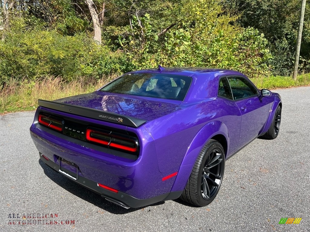 2023 Challenger R/T Scat Pack Widebody - Plum Crazy Pearl / Black photo #6