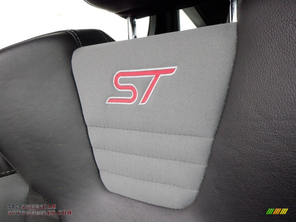 2013 Focus ST Hatchback - Ingot Silver / ST Smoke Storm Recaro Seats photo #15