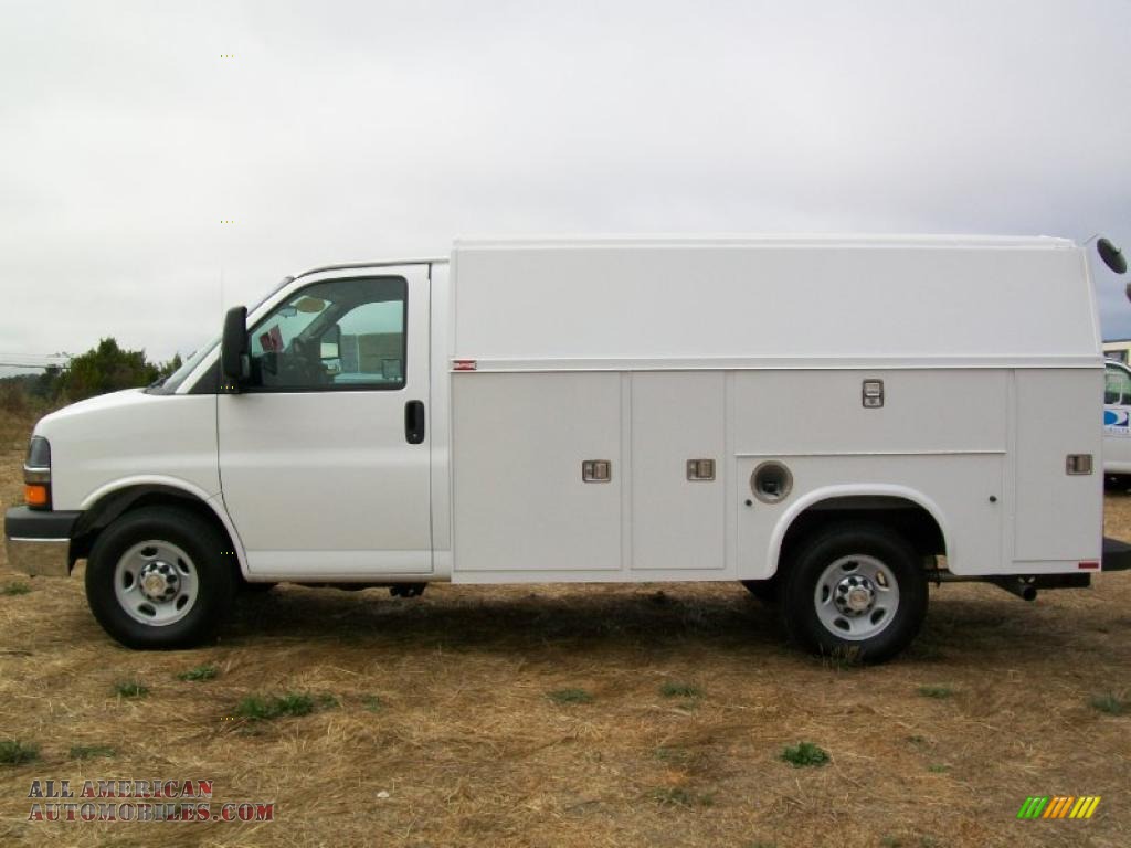 2010 Express Cutaway 3500 Commercial Utility Van - Summit White / Medium Pewter photo #4