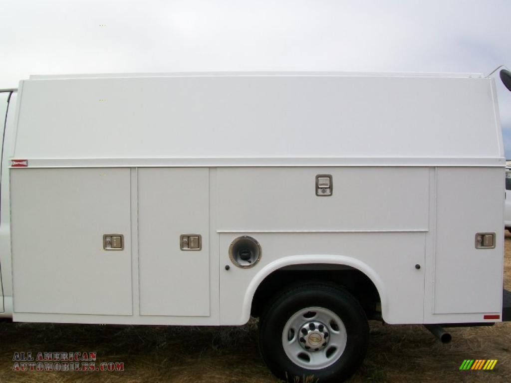 2010 Express Cutaway 3500 Commercial Utility Van - Summit White / Medium Pewter photo #18