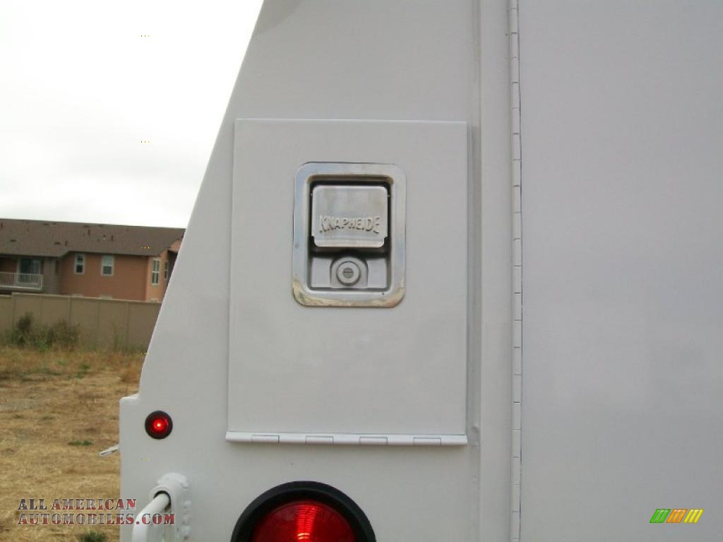 2010 Express Cutaway 3500 Commercial Utility Van - Summit White / Medium Pewter photo #24