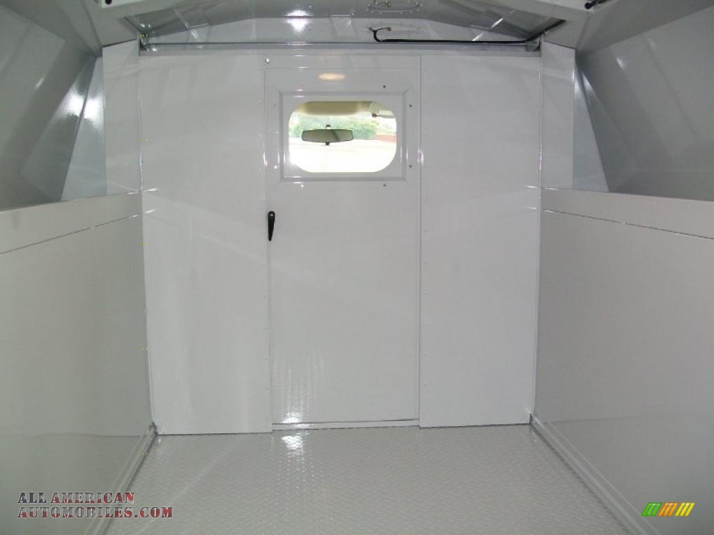 2010 Express Cutaway 3500 Commercial Utility Van - Summit White / Medium Pewter photo #31