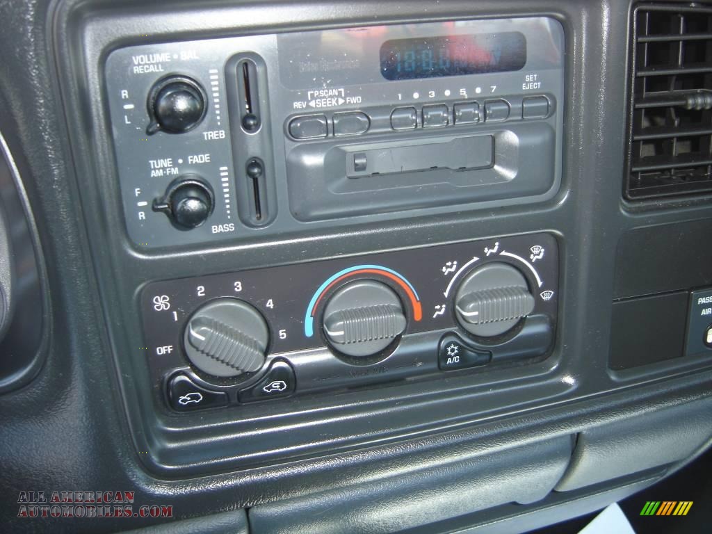 2000 Silverado 1500 LS Regular Cab 4x4 - Light Pewter Metallic / Graphite photo #5