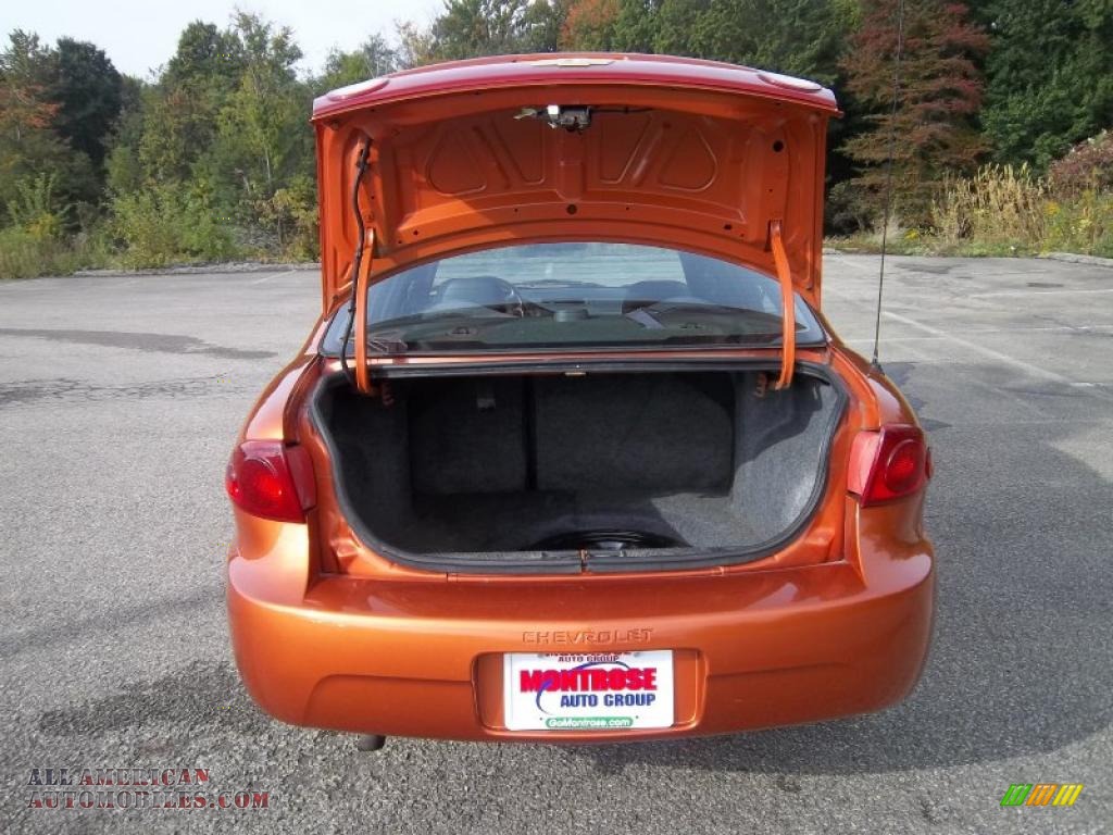 2005 Cavalier Sedan - Sunburst Orange Metallic / Graphite Gray photo #15