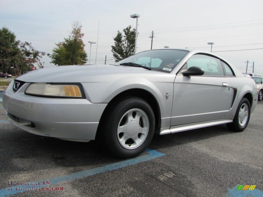 Silver Metallic / Medium Graphite Ford Mustang V6 Coupe