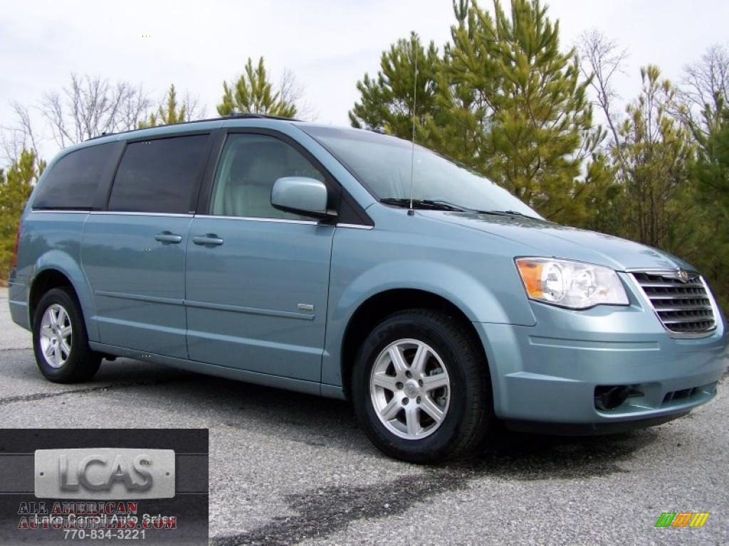 2008 Chrysler town country touring vs limited #3