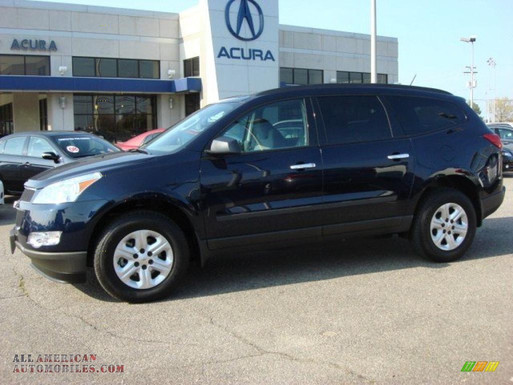 2011 Chevrolet Traverse LS in Dark Blue Metallic photo #3 - 206178