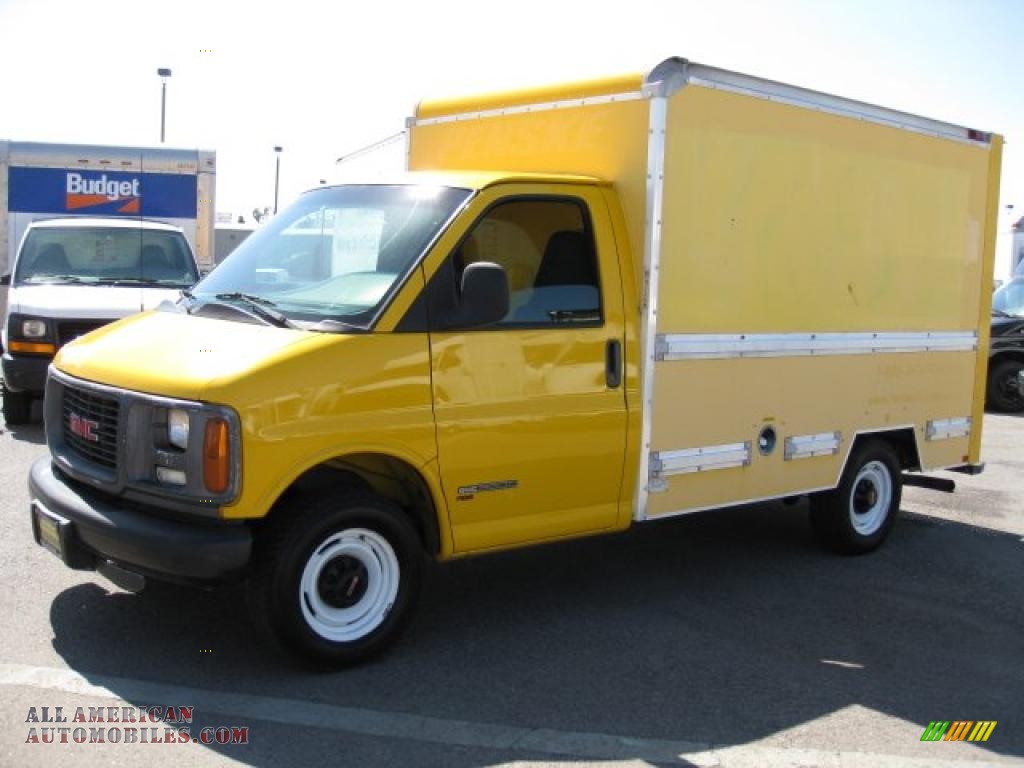 2002 Savana Cutaway 3500 Commercial Moving Truck - Yellow / Pewter photo #3