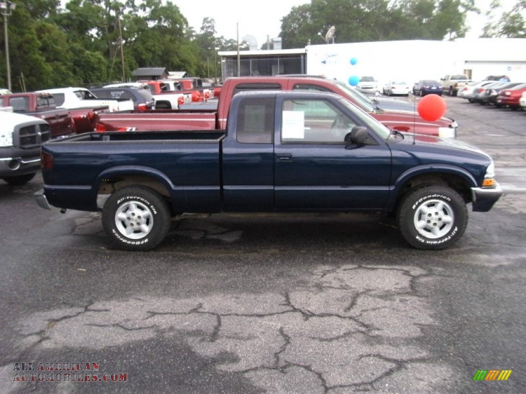 2000 Chevrolet S10 Extended Cab 4x4 in Indigo Blue Metallic - 261581