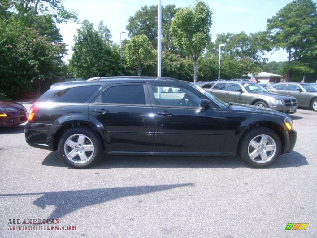 2005 Dodge Magnum SXT AWD in Brilliant Black Crystal Pearl photo #8 ...