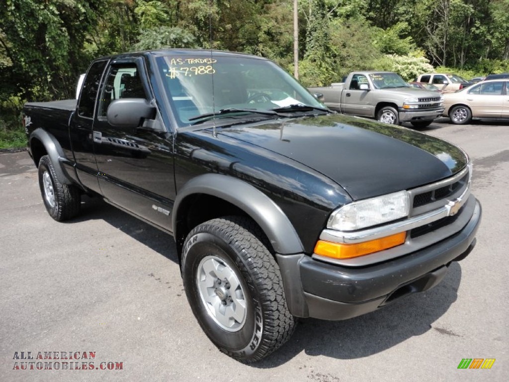 2002 S10 ZR2 Extended Cab 4x4 - Onyx Black / Medium Gray photo #1