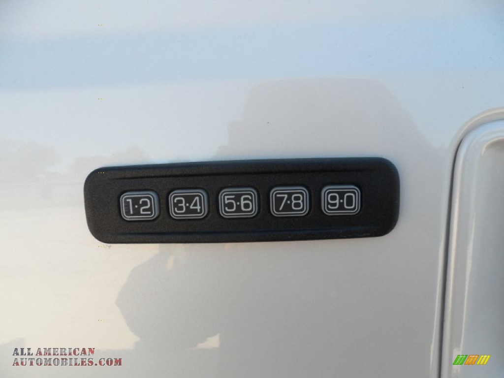 2012 F350 Super Duty Lariat Crew Cab 4x4 - White Platinum Metallic Tri-Coat / Adobe photo #17