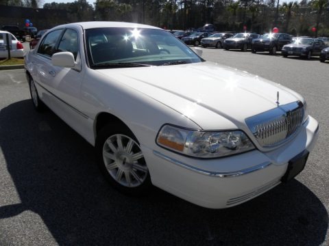 Vibrant White 2010 Lincoln Town Car Signature Limited