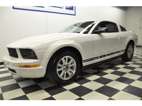 Performance White 2007 Ford Mustang V6 Deluxe Coupe
