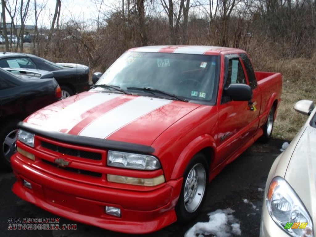 Victory Red / Graphite Chevrolet S10 Xtreme Extended Cab
