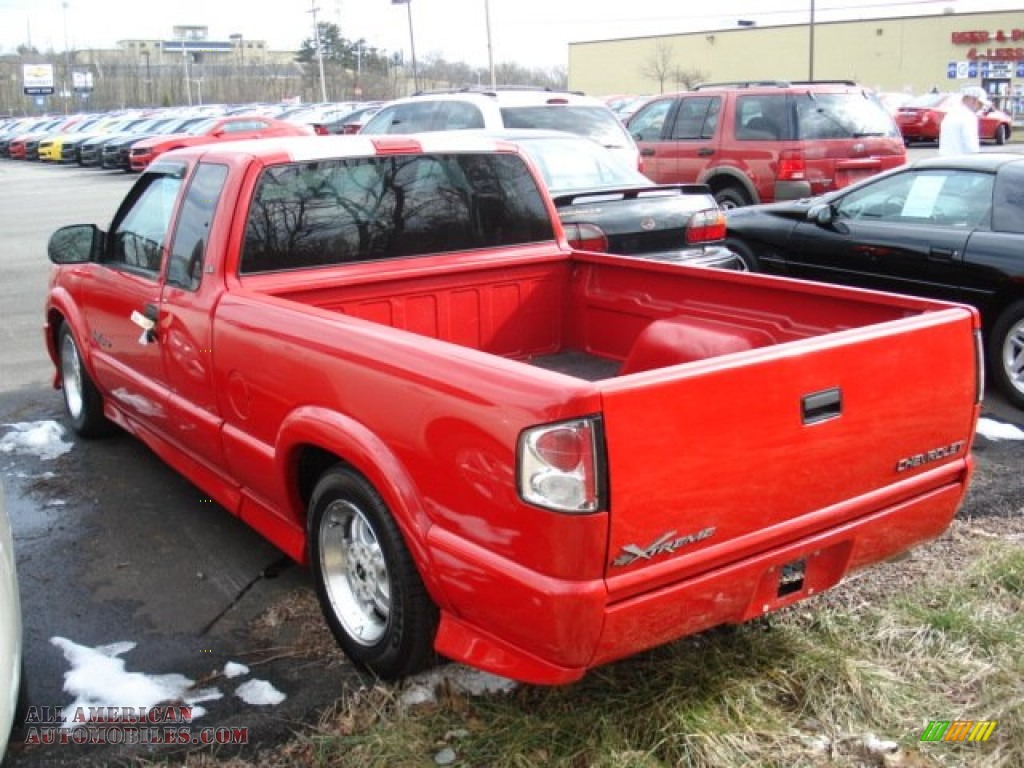 2002 S10 Xtreme Extended Cab - Victory Red / Graphite photo #6