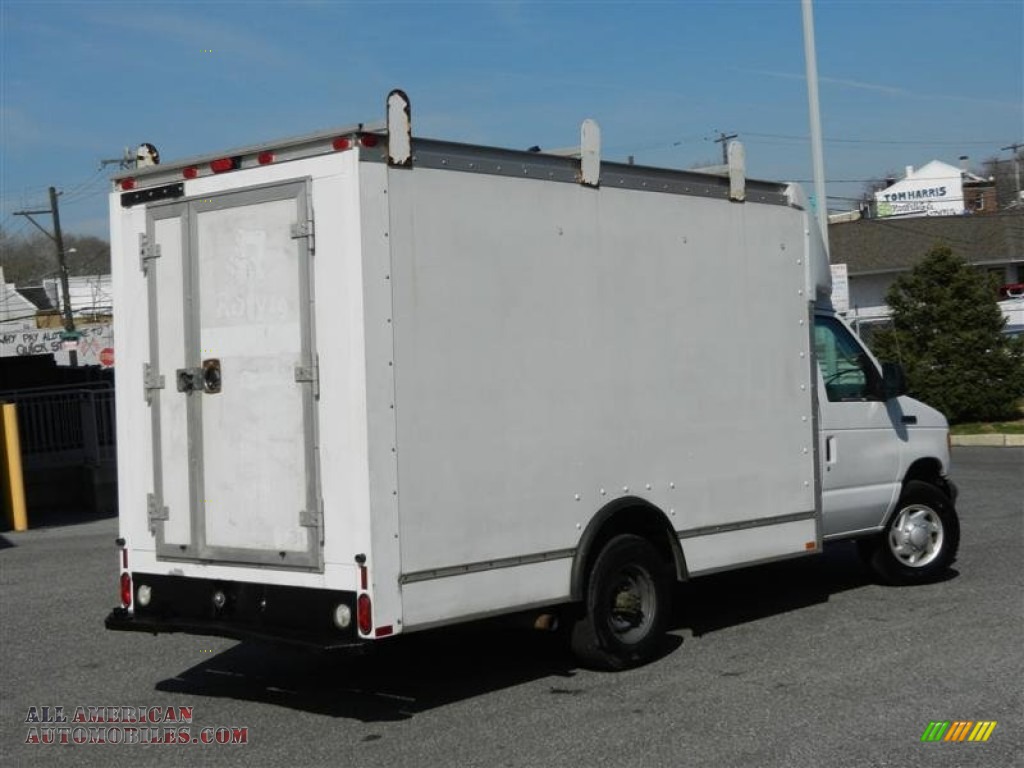 2006 E Series Cutaway E350 Commercial Moving Van - Oxford White / Medium Flint photo #3