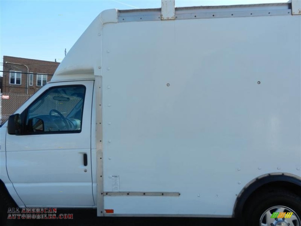 2006 E Series Cutaway E350 Commercial Moving Van - Oxford White / Medium Flint photo #19
