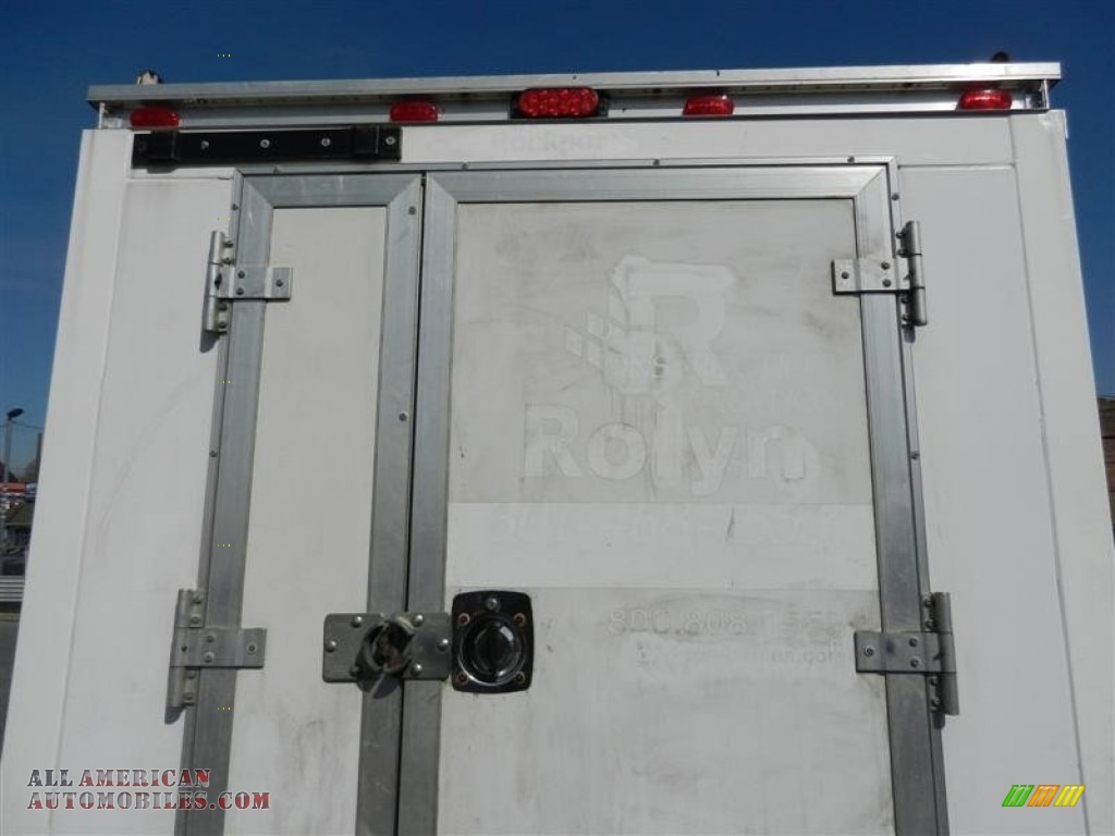 2006 E Series Cutaway E350 Commercial Moving Van - Oxford White / Medium Flint photo #23